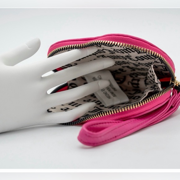 Juicy Couture • Pink Heart Wristlet (Y2K Fuchsia) Zip Coin Purse • NWT - Picture 5 of 6